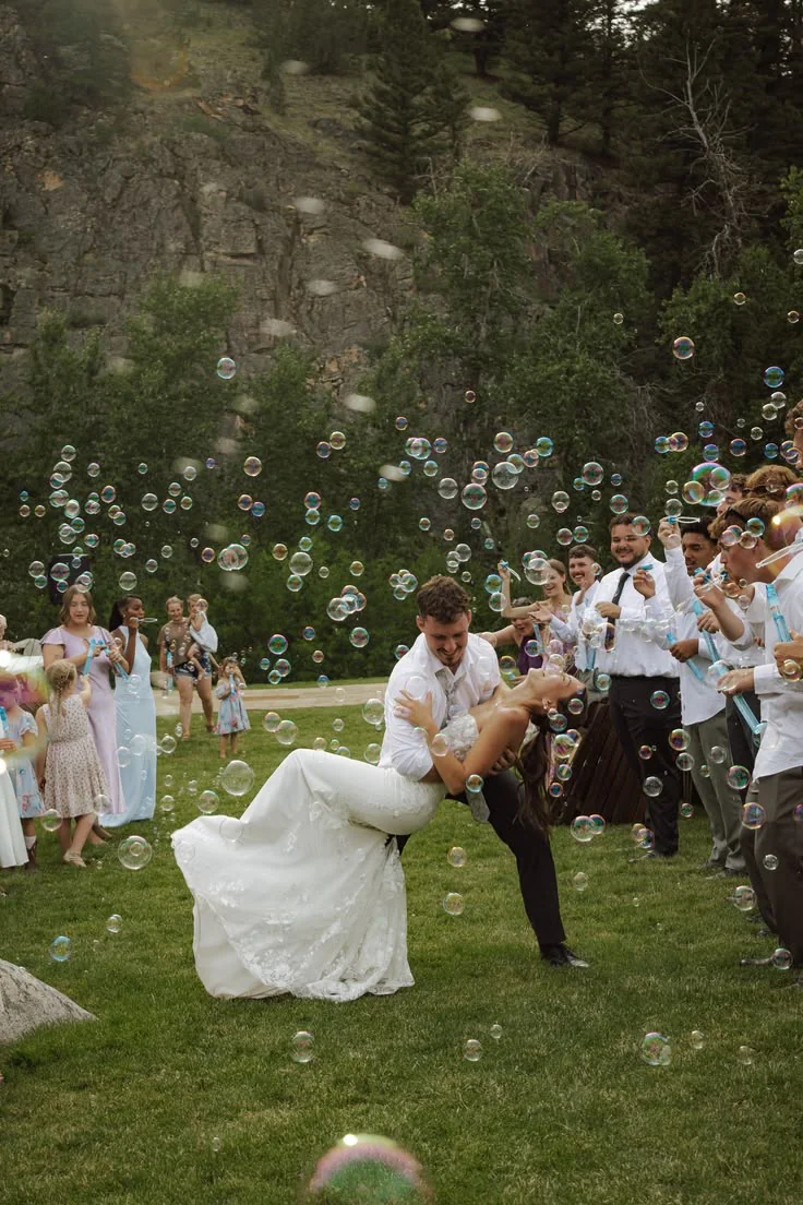 Your wedding planning checklist — the version that actually fits in your head.